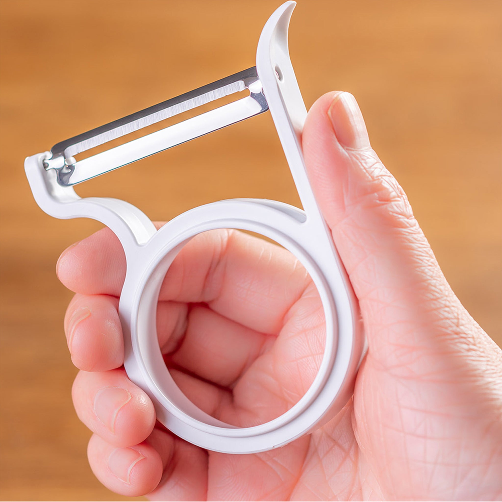 Leye レイエ 軽い力でスーッと切れるピーラー